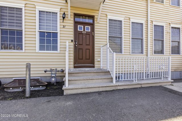 27 Lodz Drive, Lakewood, NJ 08701