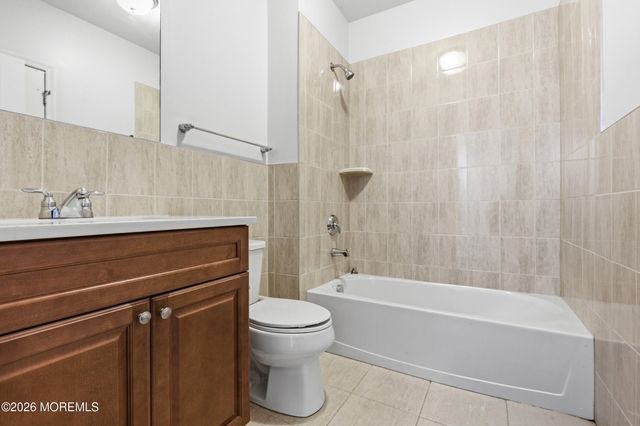 27 Lodz Drive, Lakewood, NJ 08701