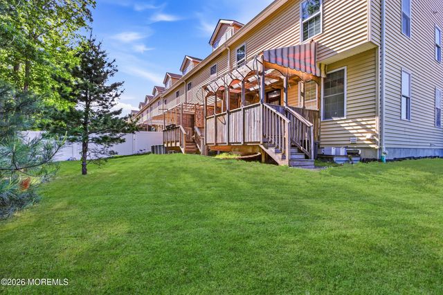 27 Lodz Drive, Lakewood, NJ 08701