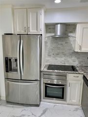 909 Silber Rd Road 57J, Houston, TX 77024