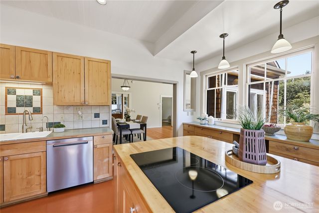 611 Rose Street, Port Townsend, WA 98368