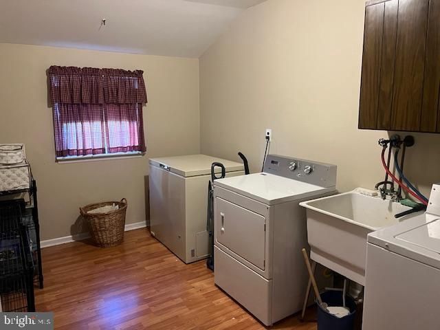 528 S BRENTWOOD DR, Mount Laurel, NJ 08054