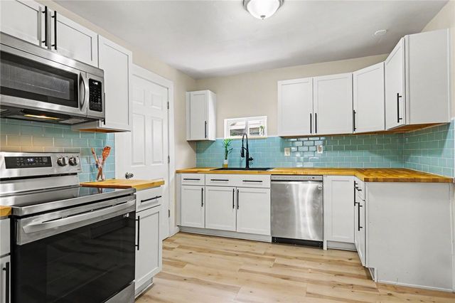 210 Roycroft Drive, Rochester, NY 14621