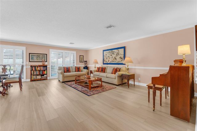 728 NW 38th Ter, Deerfield Beach, FL 33442