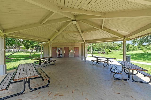 728 NW 38th Ter, Deerfield Beach, FL 33442