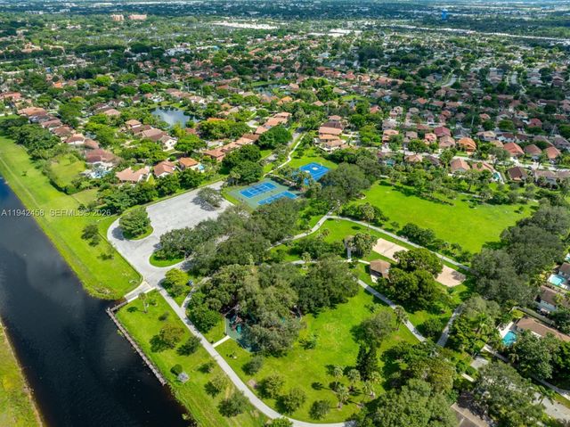 728 NW 38th Ter, Deerfield Beach, FL 33442