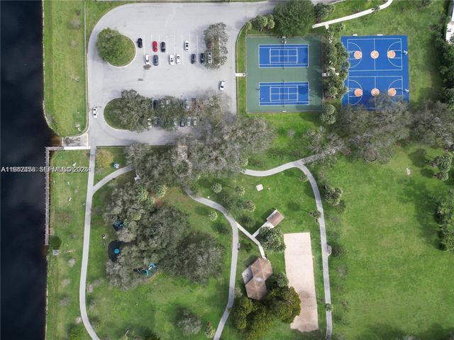 728 NW 38th Ter, Deerfield Beach, FL 33442