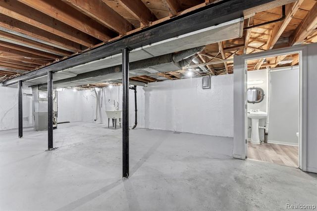 3627 Norwood Drive, Trenton, MI 48183