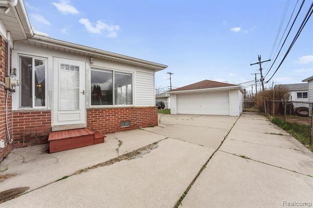 3627 Norwood Drive, Trenton, MI 48183