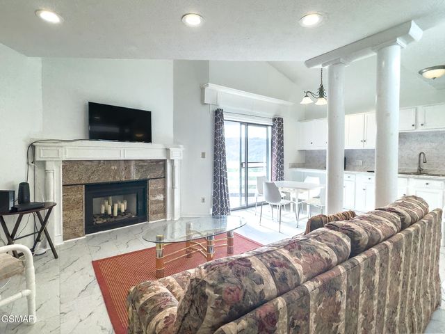 616 Turkey Nest Road, Gatlinburg, TN 37738