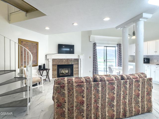 616 Turkey Nest Road, Gatlinburg, TN 37738