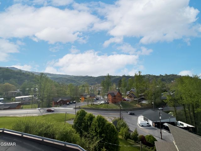 616 Turkey Nest Road, Gatlinburg, TN 37738