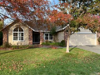 6261 Meadowstone Dr, Santa Rosa, CA 95409