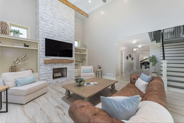 9071 Tartan Fields Drive, Dublin, OH 43017