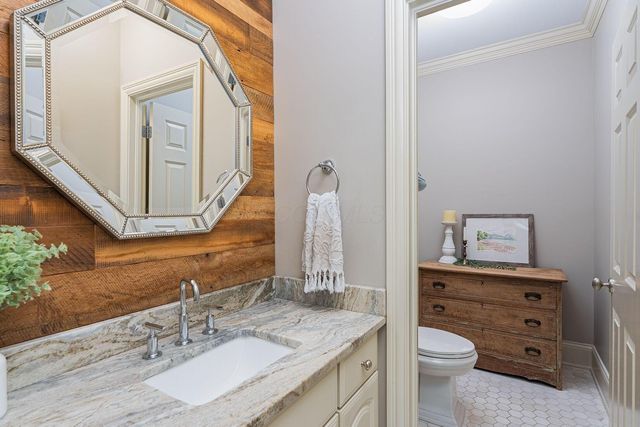 9071 Tartan Fields Drive, Dublin, OH 43017