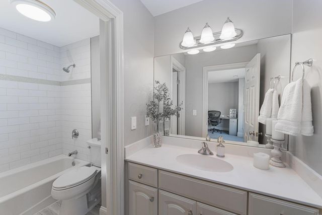 9071 Tartan Fields Drive, Dublin, OH 43017