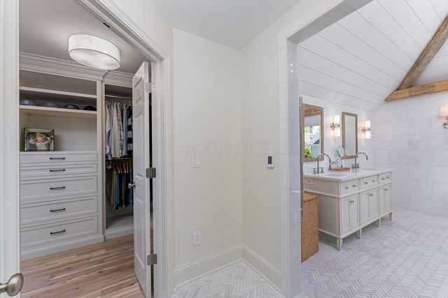 9071 Tartan Fields Drive, Dublin, OH 43017