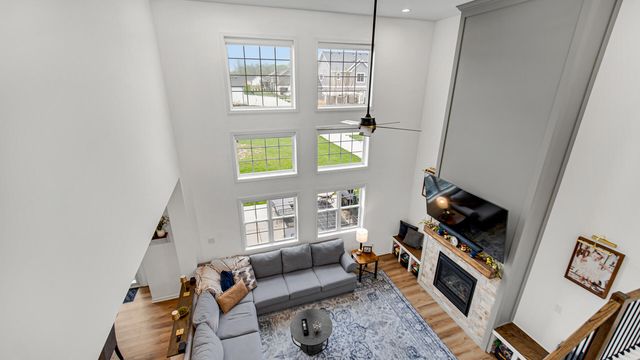 2207 Mary Lane, Valparaiso, IN 46383