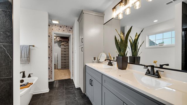 2207 Mary Lane, Valparaiso, IN 46383