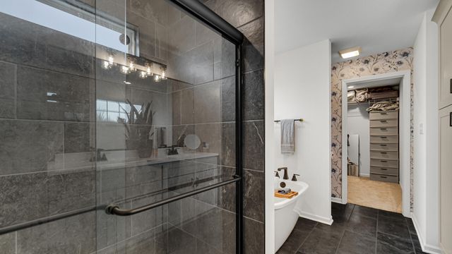 2207 Mary Lane, Valparaiso, IN 46383