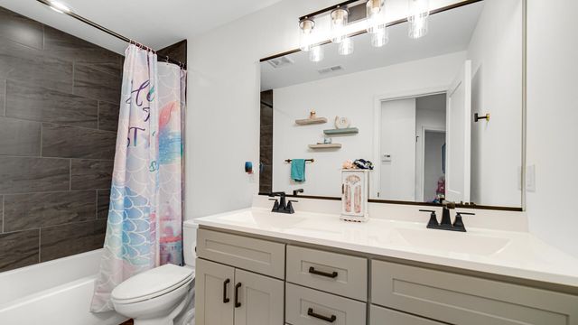 2207 Mary Lane, Valparaiso, IN 46383