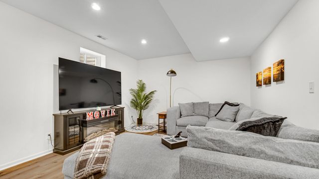 2207 Mary Lane, Valparaiso, IN 46383