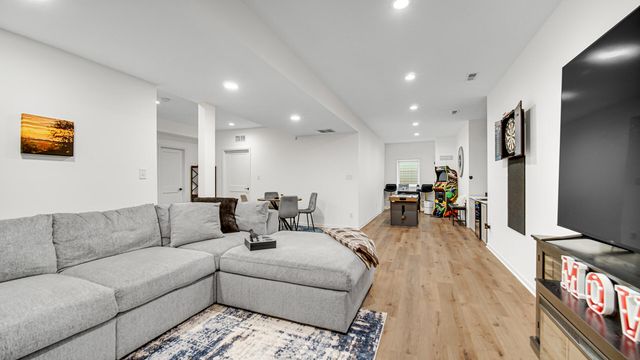 2207 Mary Lane, Valparaiso, IN 46383