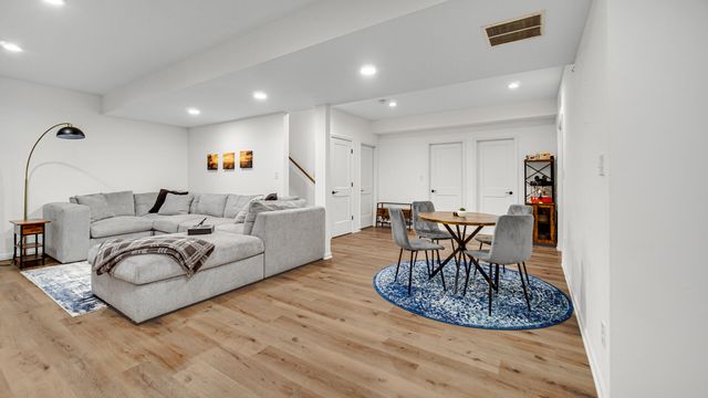 2207 Mary Lane, Valparaiso, IN 46383