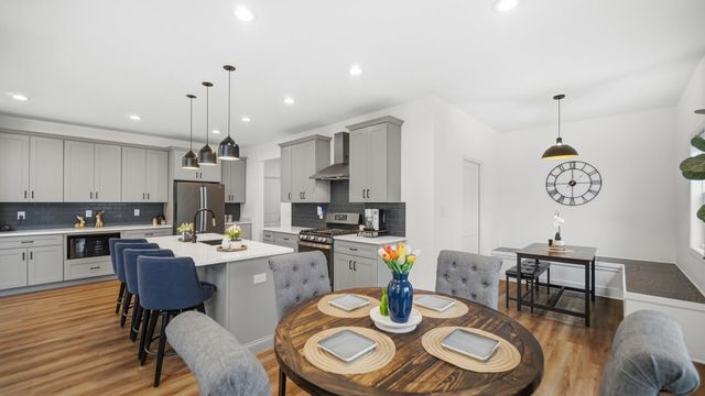2207 Mary Lane, Valparaiso, IN 46383
