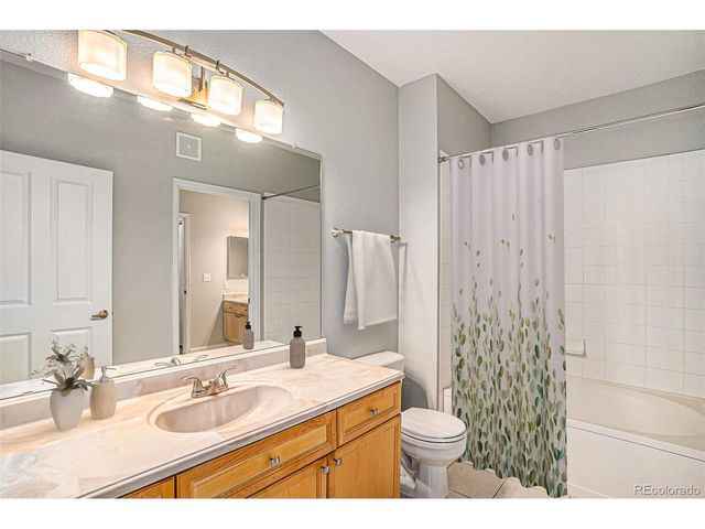 4085 S Crystal Cir 202, Aurora, CO 80014