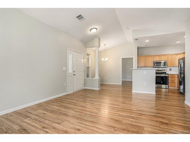 4085 S Crystal Cir 202, Aurora, CO 80014