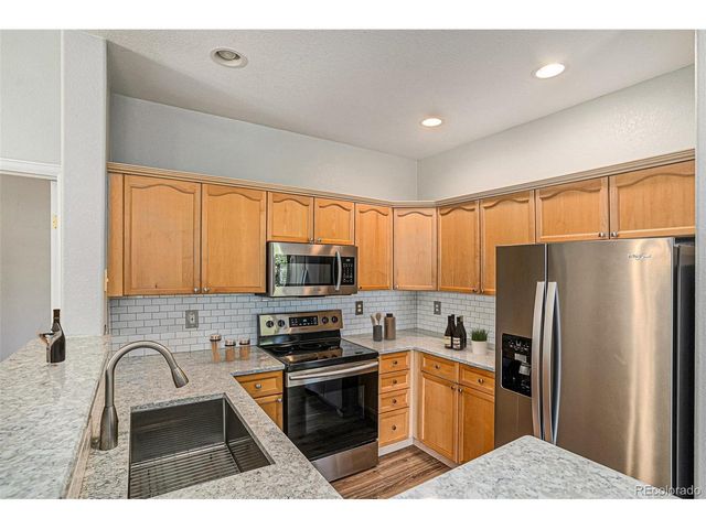 4085 S Crystal Cir 202, Aurora, CO 80014