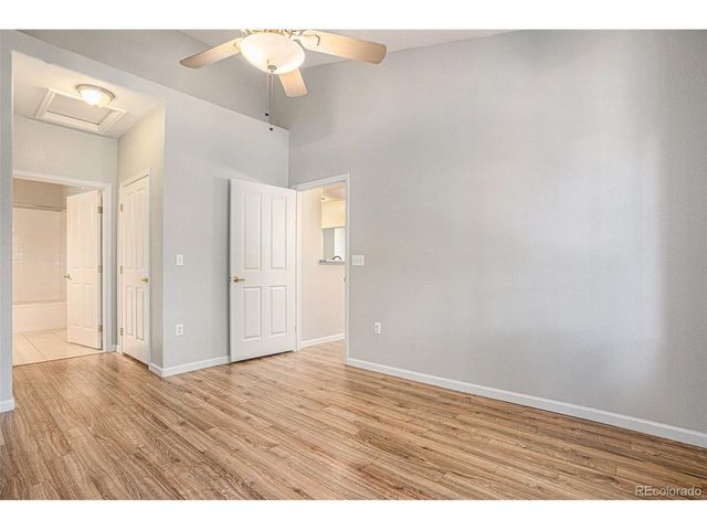 4085 S Crystal Cir 202, Aurora, CO 80014