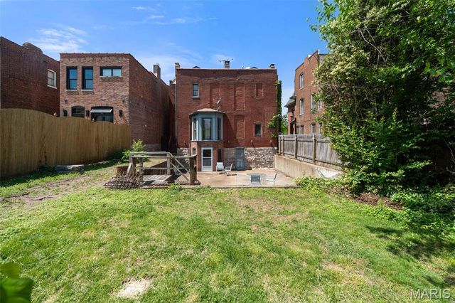 2702 S 13th Street, St Louis, MO 63118
