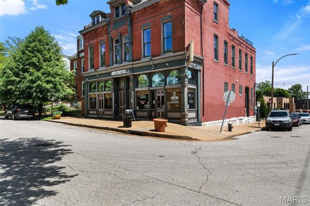 2702 S 13th Street, St Louis, MO 63118