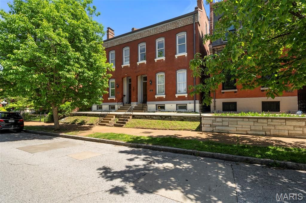2702 S 13th Street, St Louis, MO 63118