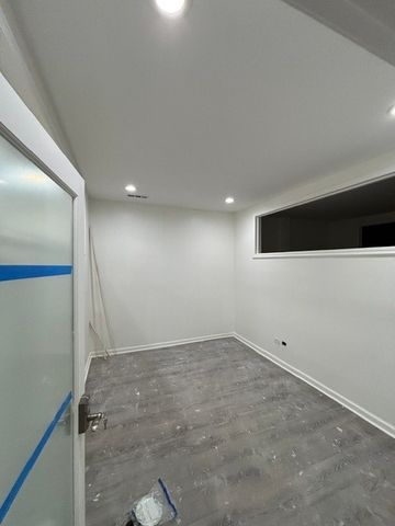 1465 W Chicago Avenue, Chicago, IL 60654