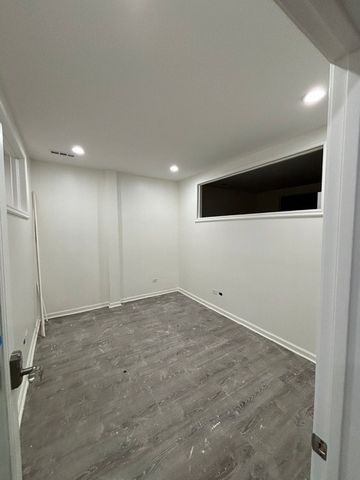 1465 W Chicago Avenue, Chicago, IL 60654