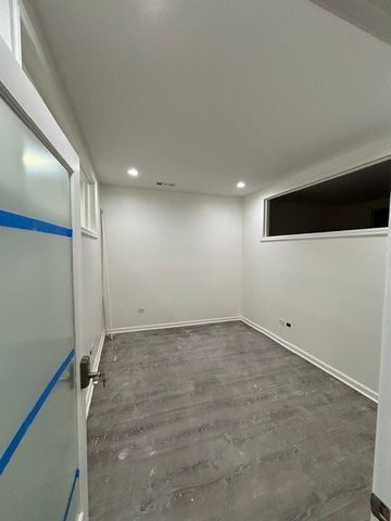 1465 W Chicago Avenue, Chicago, IL 60654