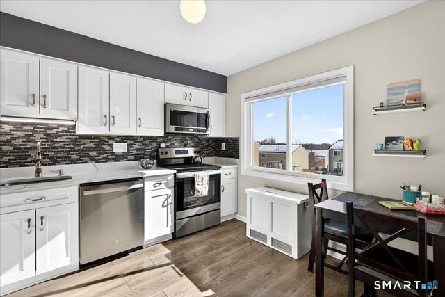 305 Monticello Drive 305, Branford, CT 06405