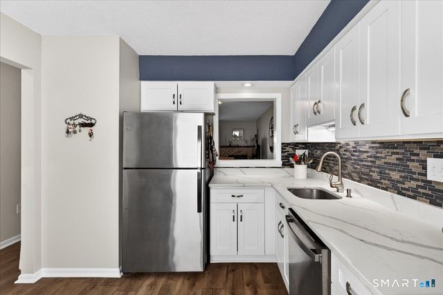 305 Monticello Drive 305, Branford, CT 06405