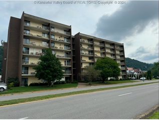2106 Kanawha Boulevard E 228, Charleston, WV 25311