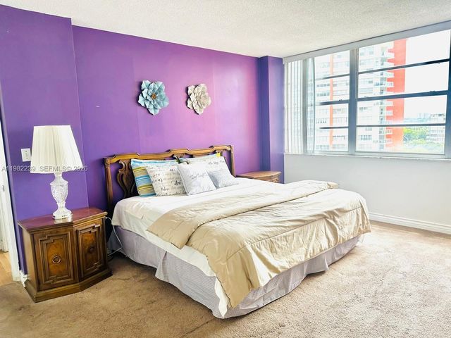 1301 NE Miami Gardens Drive 915W, Miami, FL 33179