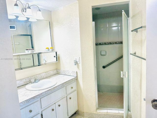 1301 NE Miami Gardens Drive 915W, Miami, FL 33179