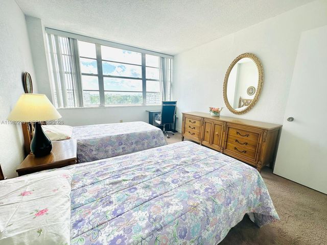 1301 NE Miami Gardens Drive 915W, Miami, FL 33179