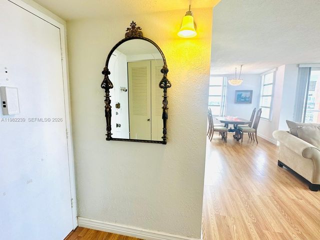 1301 NE Miami Gardens Drive 915W, Miami, FL 33179