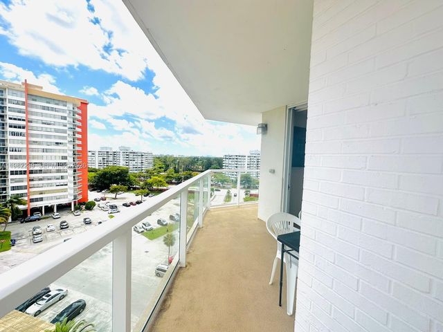 1301 NE Miami Gardens Drive 915W, Miami, FL 33179