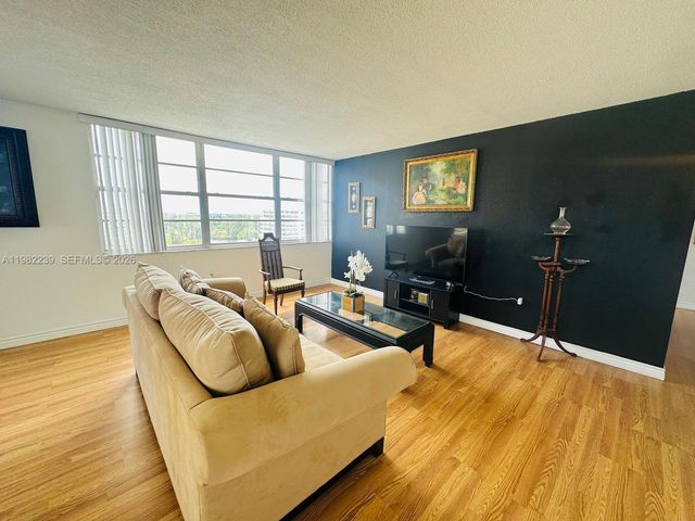 1301 NE Miami Gardens Drive 915W, Miami, FL 33179