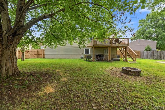 8056 Beacon Hill Circle, Clay, NY 13090