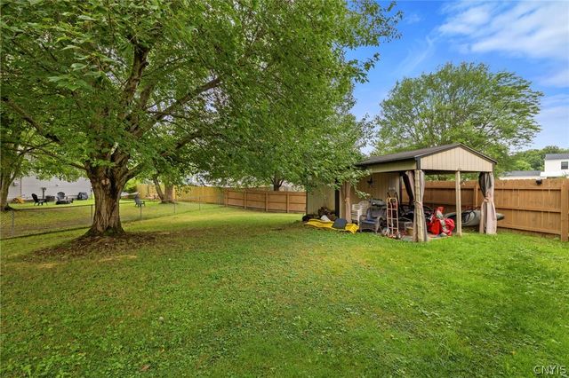 8056 Beacon Hill Circle, Clay, NY 13090